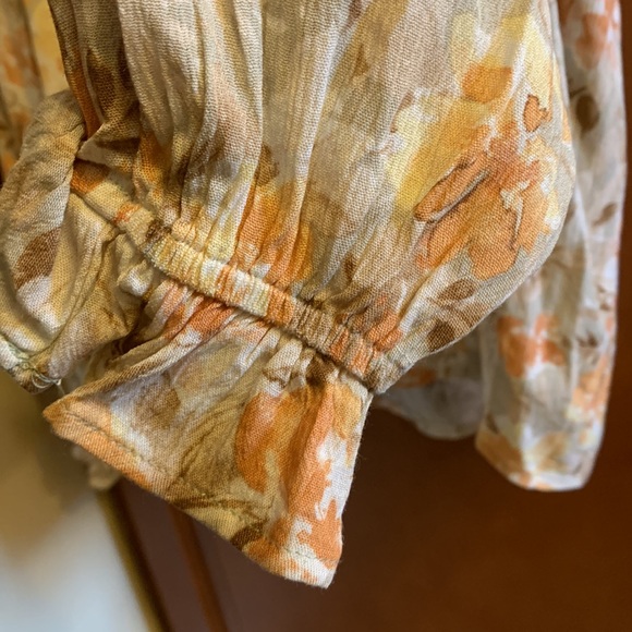 Andree by unit blouse beige Peach and tan colors lightweight - Picture 2 of 3